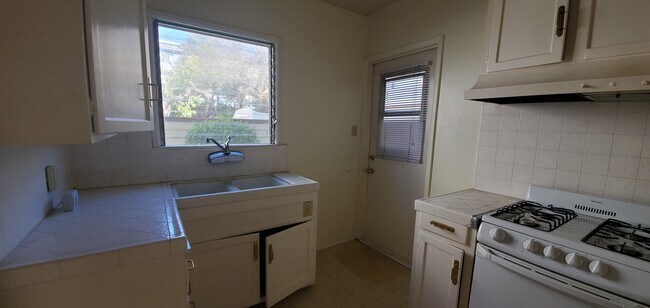 Foto del edificio - 800 Orange Grove Ave
