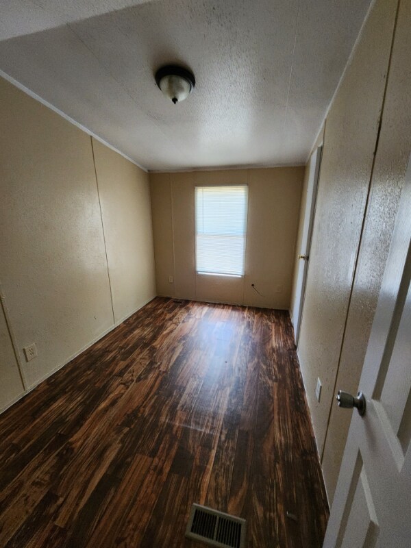 Foto del edificio - 14918 1st St