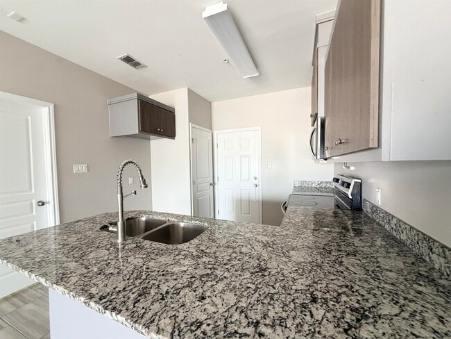 Building Photo - 5601 Cuenca Dr