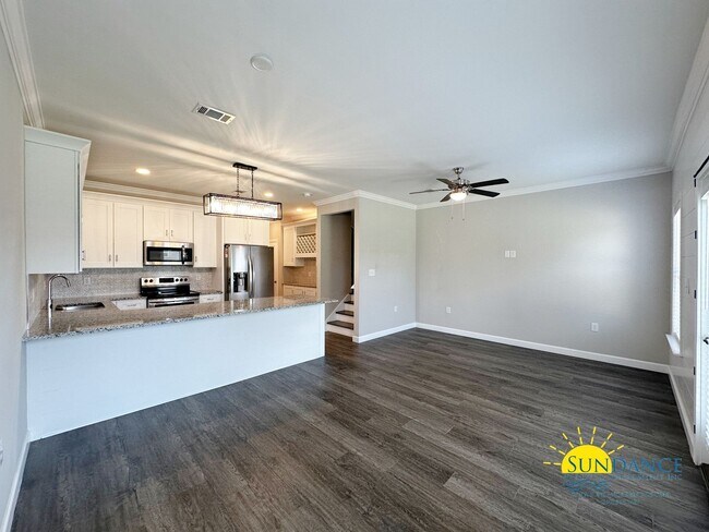 Foto del edificio - Stunning Townhouse in Gated Community of F...