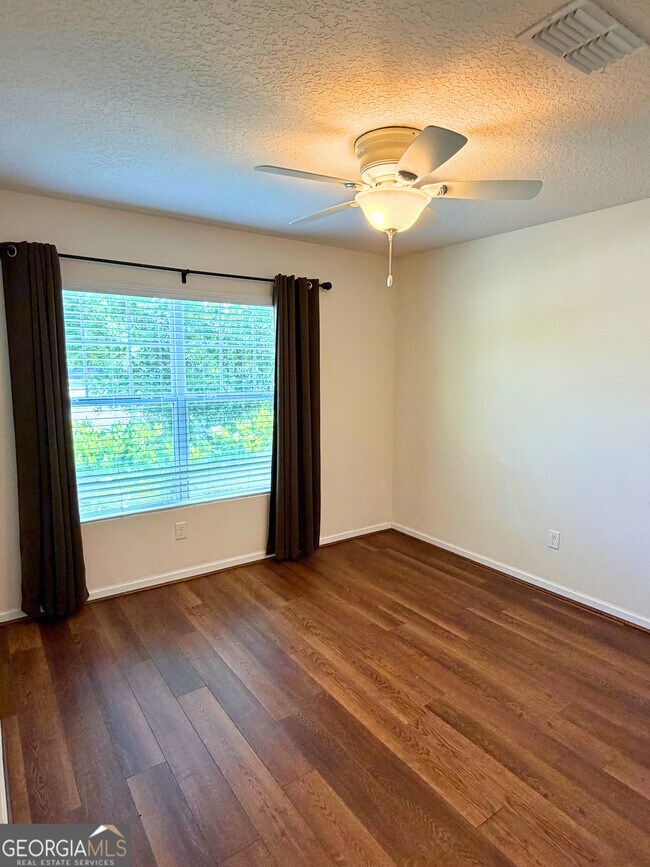 Foto del edificio - 227 Brooklet Cir