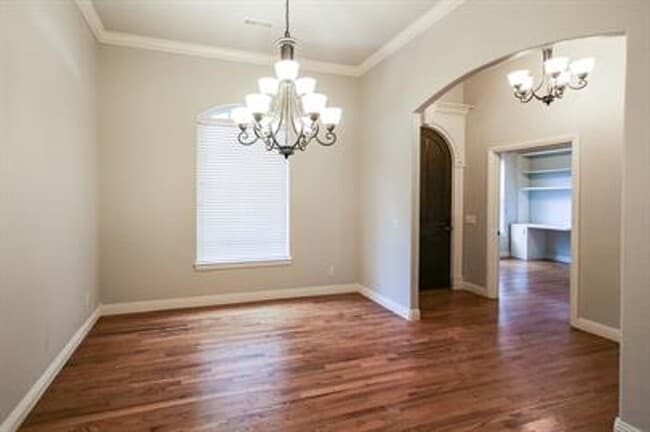 Building Photo - Come check out this wonderful home!