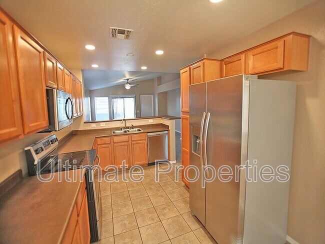Foto del edificio - 11004 W Griswold Rd