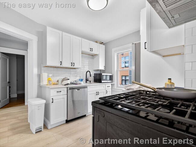 Photo - 254 Main St Unit #1 Apartment