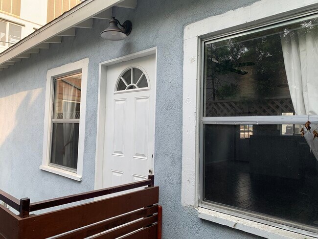 Entrada principal - 526 Brooks Ave