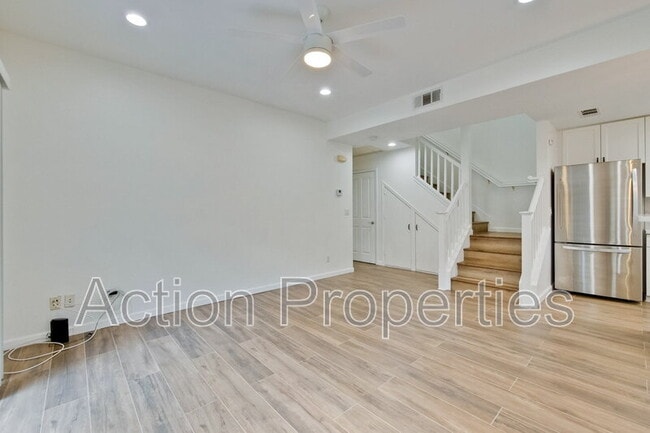 Foto del edificio - 741 Cottage Ct