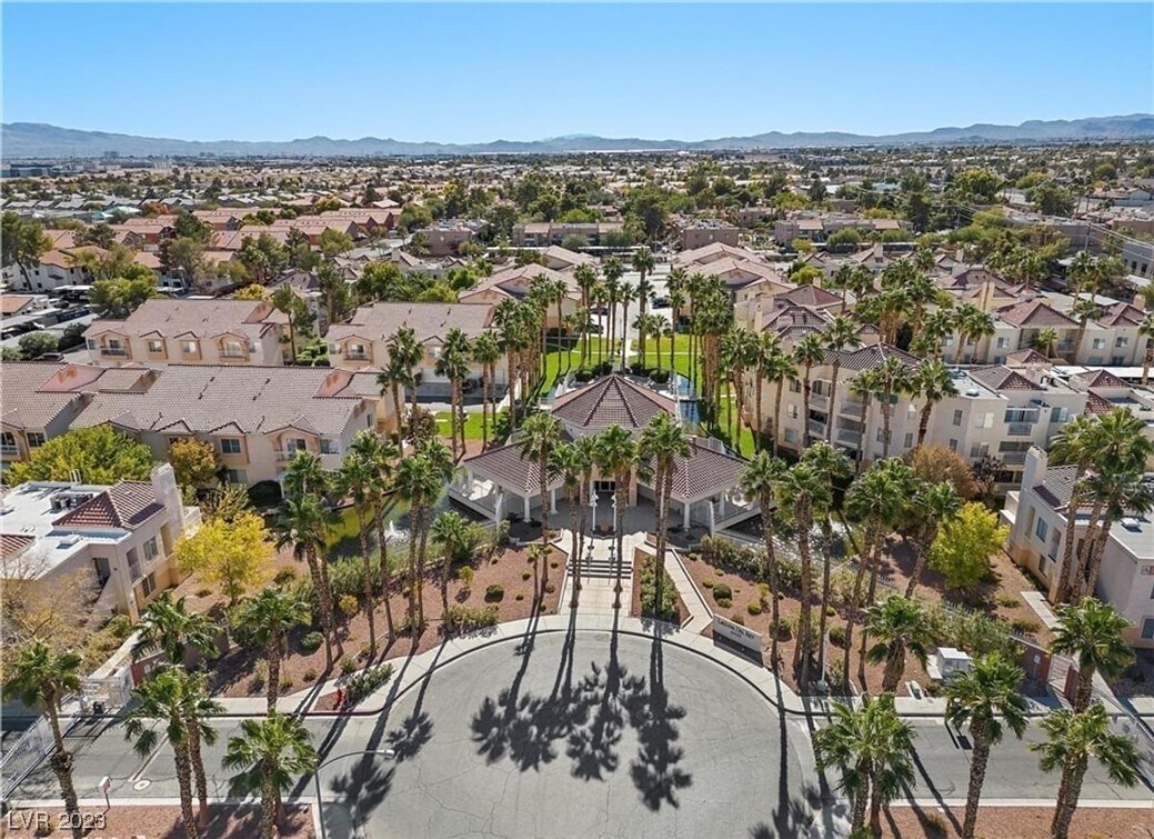 Foto principal - 5000 Red Rock St