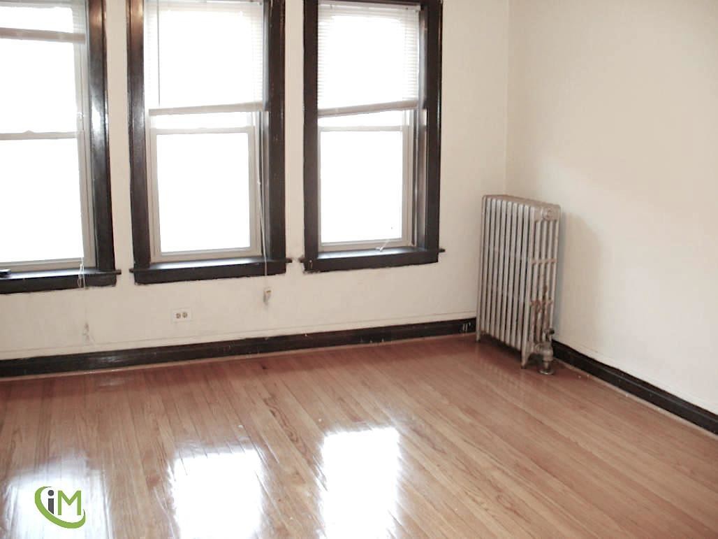 Primary Photo - 4257 W Addison St