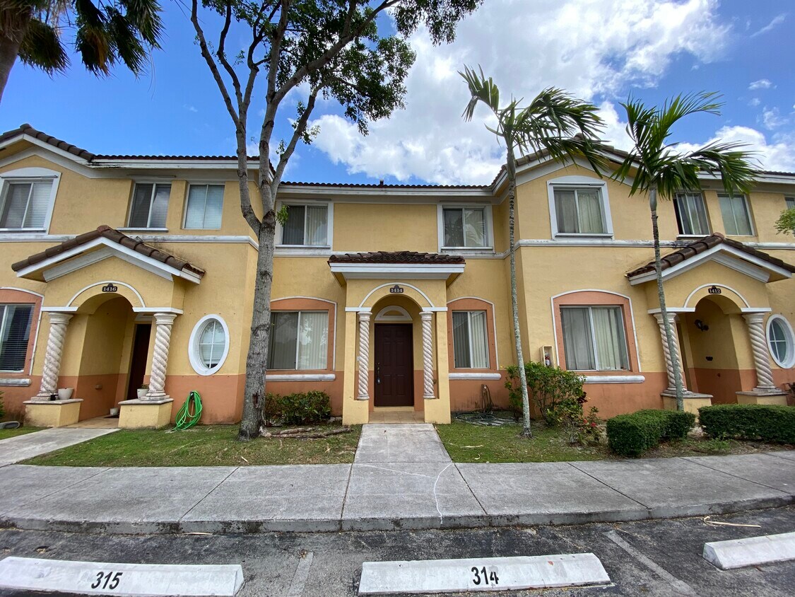 Foto principal - 1414 SE 26th Ct