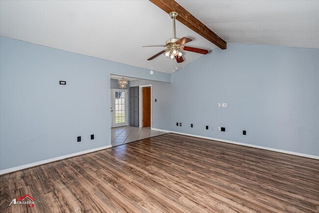 Foto del edificio - 4712 Longstreet Pl