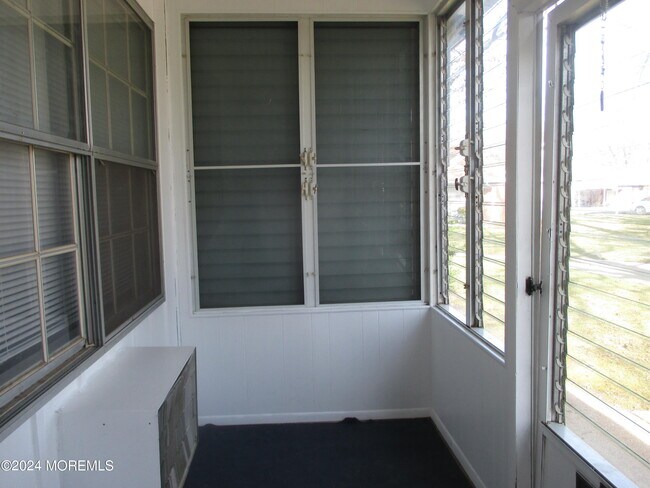 Building Photo - 92D Edinburgh Ln