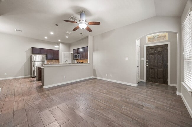 Building Photo - Beautiful 3 Bedroom Duplex Located in New Braunfels, Texas!