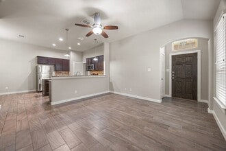 Building Photo - 577 Creekside Frst