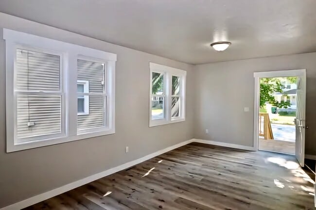 Building Photo - 31 S Hickory St