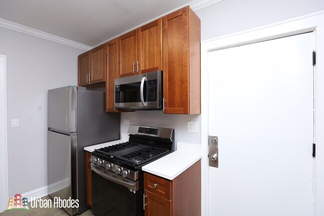 Foto del edificio - 1352 W Carmen Ave