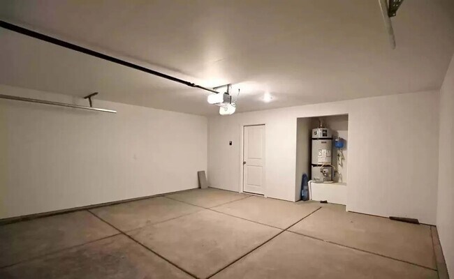 Building Photo - Charming 4BR 2.5 BATH House in Saint George