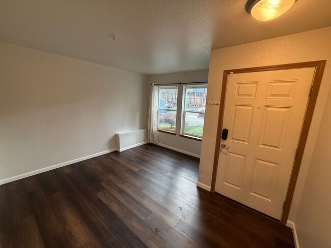 Building Photo - 4 bedroom townhome in Alicia Meadows with $500.00 off March rent if moved in by February end!