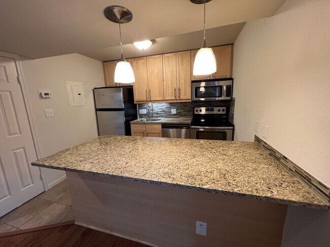 Building Photo - Fantastic Luxury 1-1 in the heart of Allan...