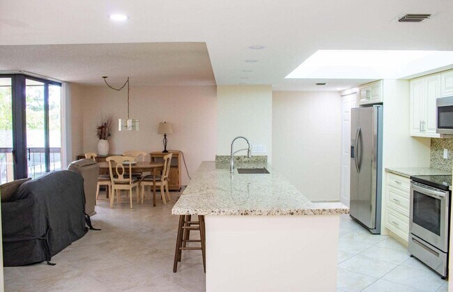 Building Photo - 450 Egret Cir