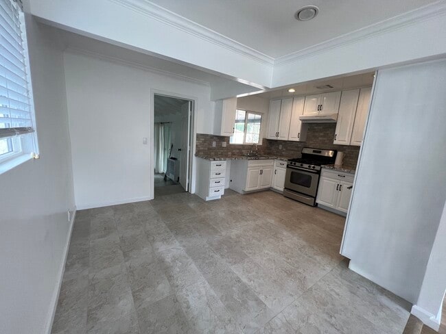 Building Photo - 3321 W Verdugo Ave