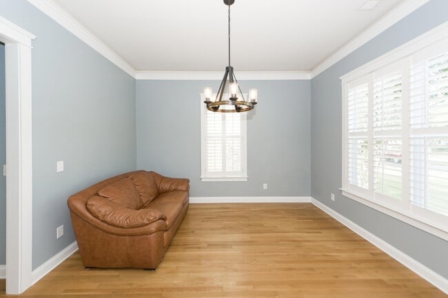 Building Photo - 302 White Gables Dr