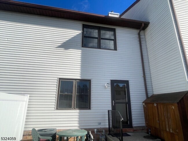 Building Photo - 150 Cynthia Dr