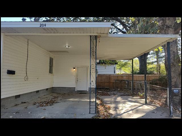 Building Photo - 204 Dobbs St