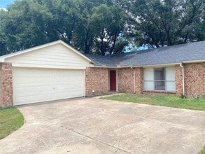 Building Photo - 16222 Summer Dew Ln