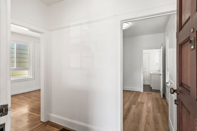 Building Photo - Remodeled 4Bd/2.5Ba Single-Family Home in ...