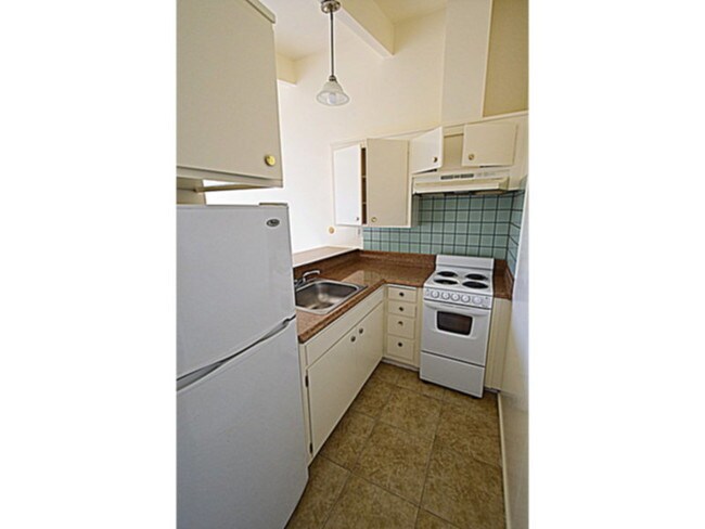 Foto del edificio - LST MONTH FREE!! GOOD SIZED STUDIO - NEW L...