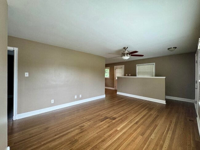 Building Photo - 2564 Millbrook Dr