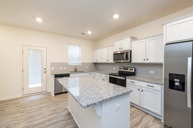 Foto del edificio - Kincaid Townhome community! 3br 2.5ba  Jak...