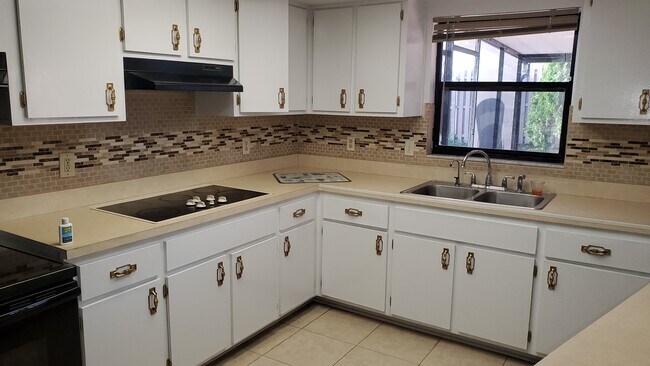 Foto del edificio - 6742 Larchmont Ave