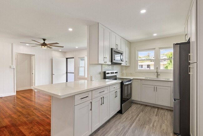 Building Photo - Newly Renovated 3 Bedroom Kailua Home!