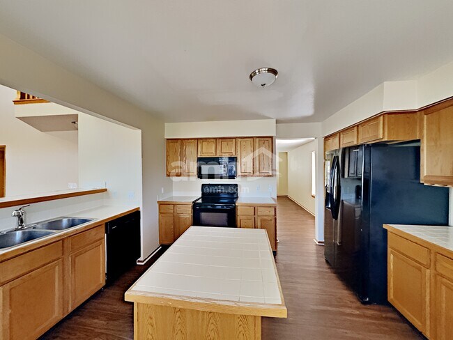 Building Photo - 19065 E Chenango Cir