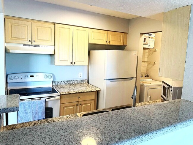 Building Photo - 2915 Winkler Ave