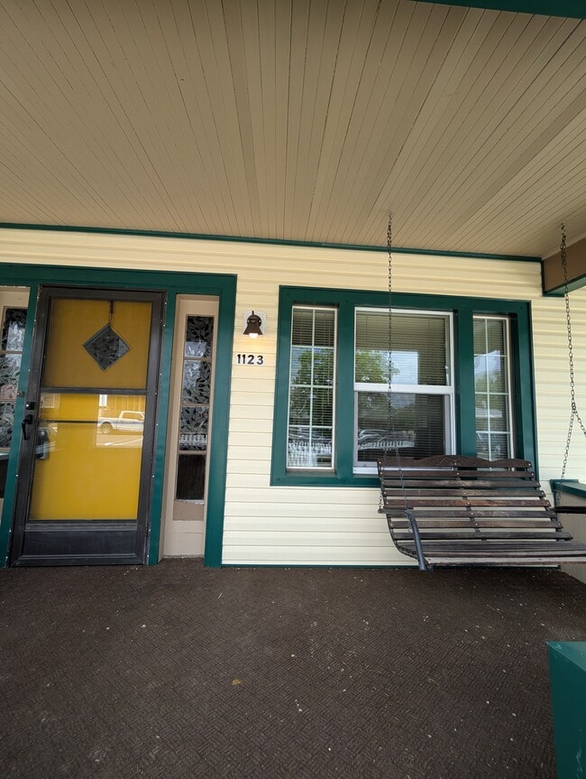 Building Photo - 1123 N Hayes Ave