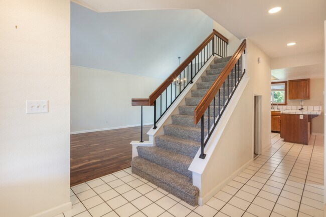 Foto del edificio - 512 Bluerock Dr