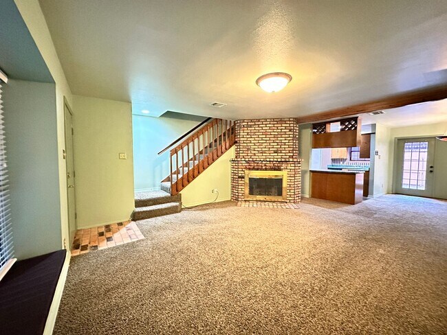 Foto del edificio - MOVE IN SPECIAL-$250 OFF FIRST MONTH'S REN...