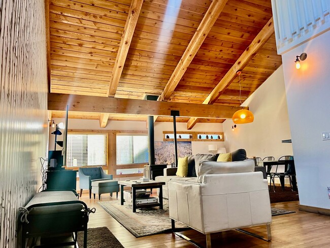 Foto del edificio - Mountain Escape in Mammoth Lakes – 2 Bed +...