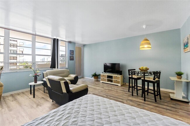 Building Photo - 100 Lincoln Rd