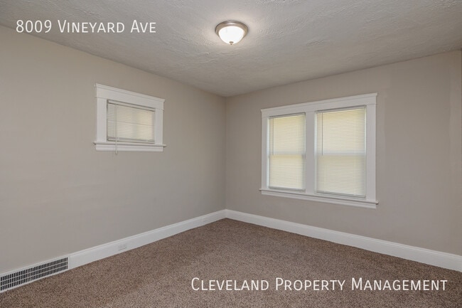 Building Photo - Wonderful Three-Bedroom Cleveland Home