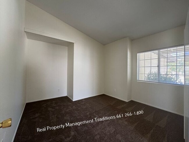 Building Photo - GREAT Westside Home