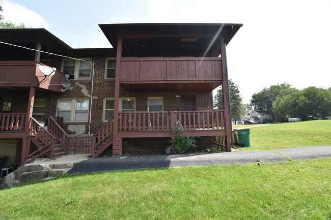 Building Photo - 313 Hobbs Ave