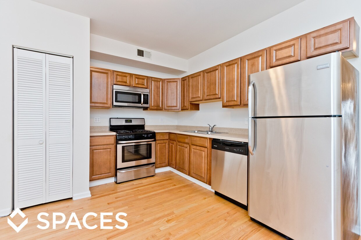 Foto principal - 3320 W Lawrence Ave