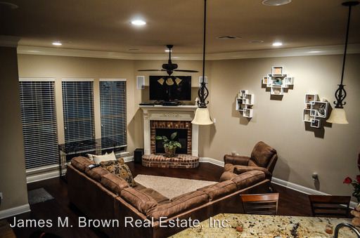 Building Photo - 6113 Pampus Ln