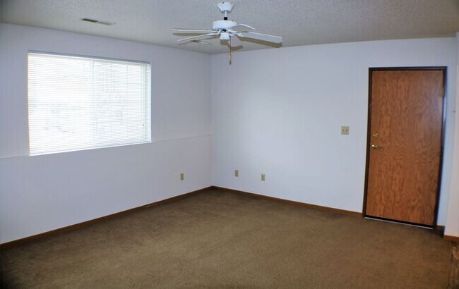 Building Photo - $1,025 | 2 Bedroom, 1 Bathroom Condo | Pet...