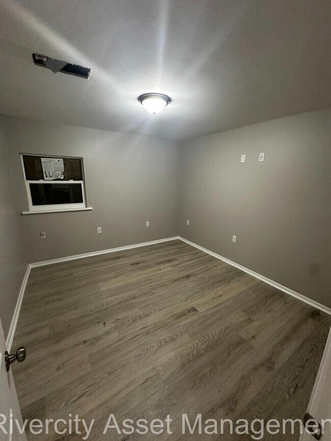 Building Photo - North Memphis Cutie!!! Section 8 Friendly,...