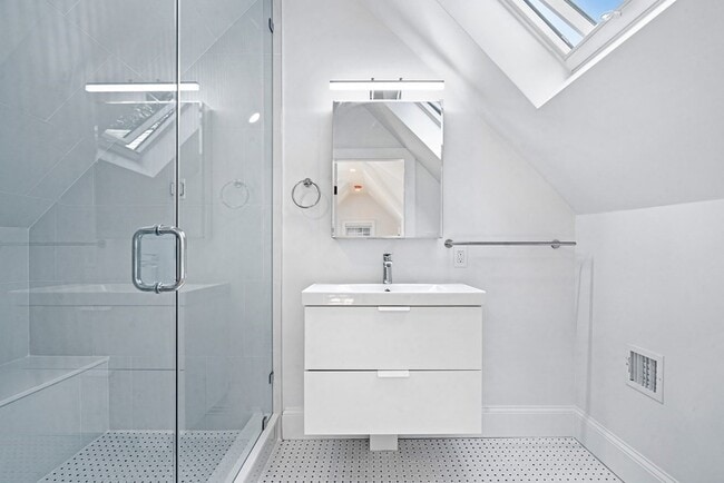 Building Photo - 129 Oxford St