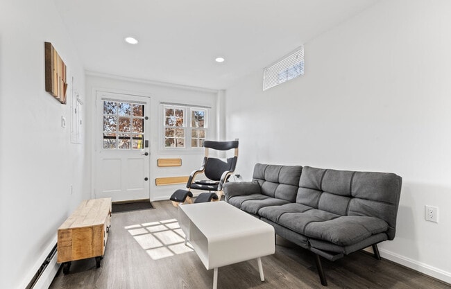 Building Photo - 4473 Greenwich Pkwy NW